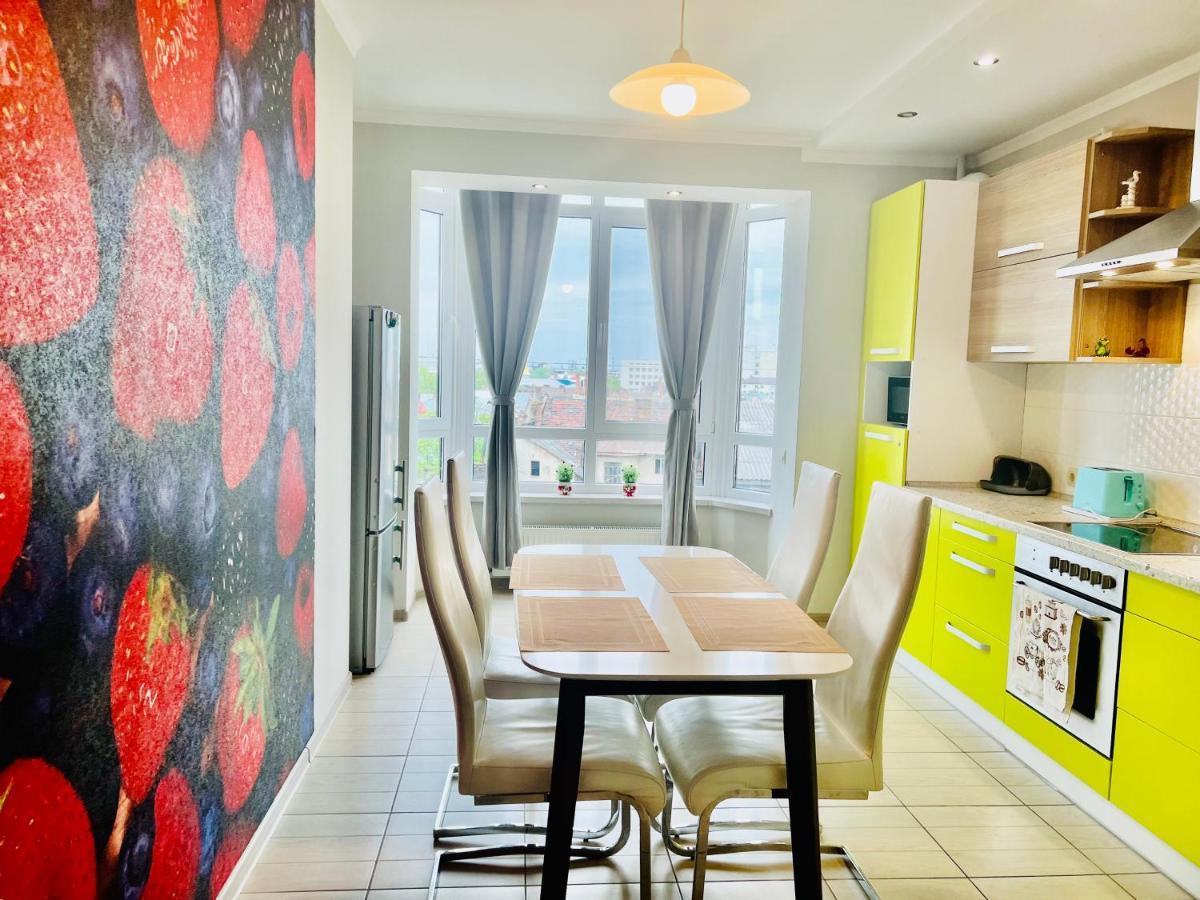 Apartaments Sichovyh Strilciv 68A Ивано-Франкивск Екстериор снимка